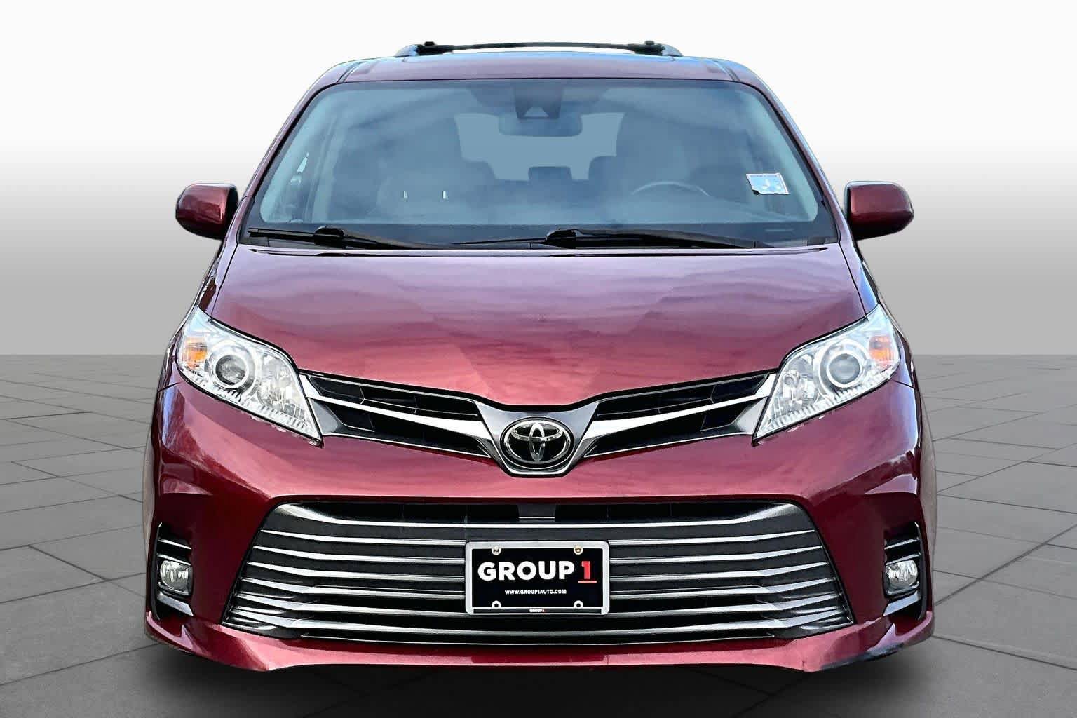 Used 2018 Toyota Sienna XLE w/ XLE Navigation Package AWD/4WD image 4