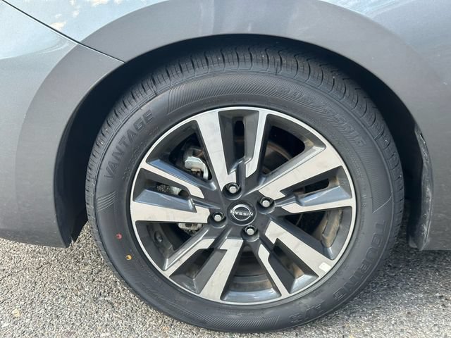 Used 2025 Nissan Versa SV FWD image 15