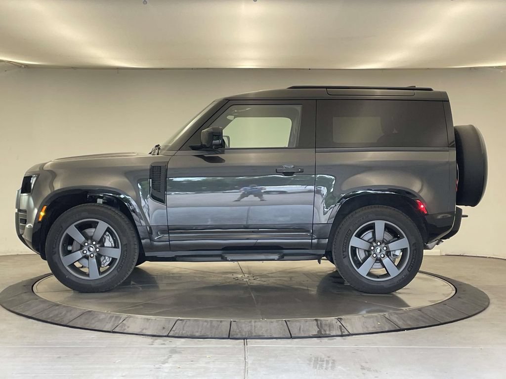 Used 2025 Land Rover Defender 90 X-Dynamic SE AWD/4WD image 2