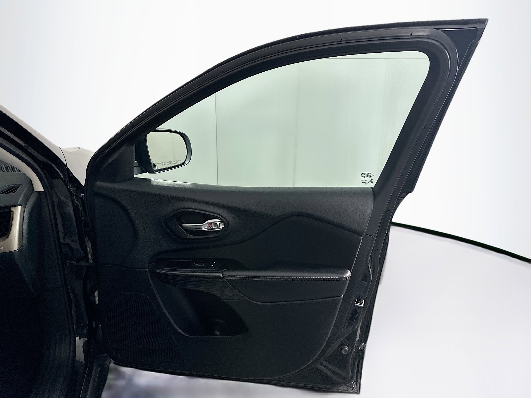 Used 2014 Jeep Cherokee Latitude w/ Cold Weather Group FWD image 28