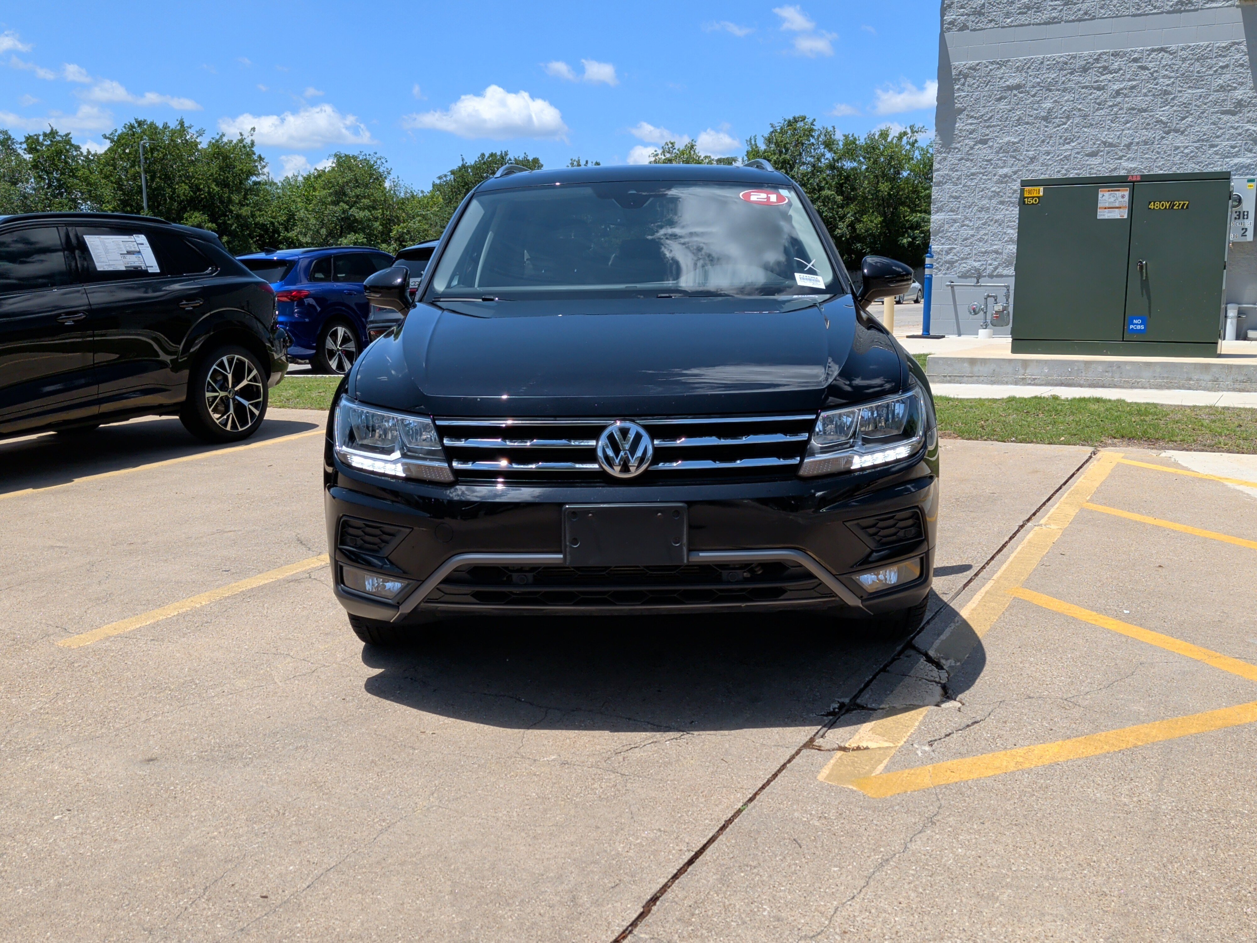 Used 2021 Volkswagen Tiguan SEL w/ 3-Row Tiguan MDO Package FWD image 3