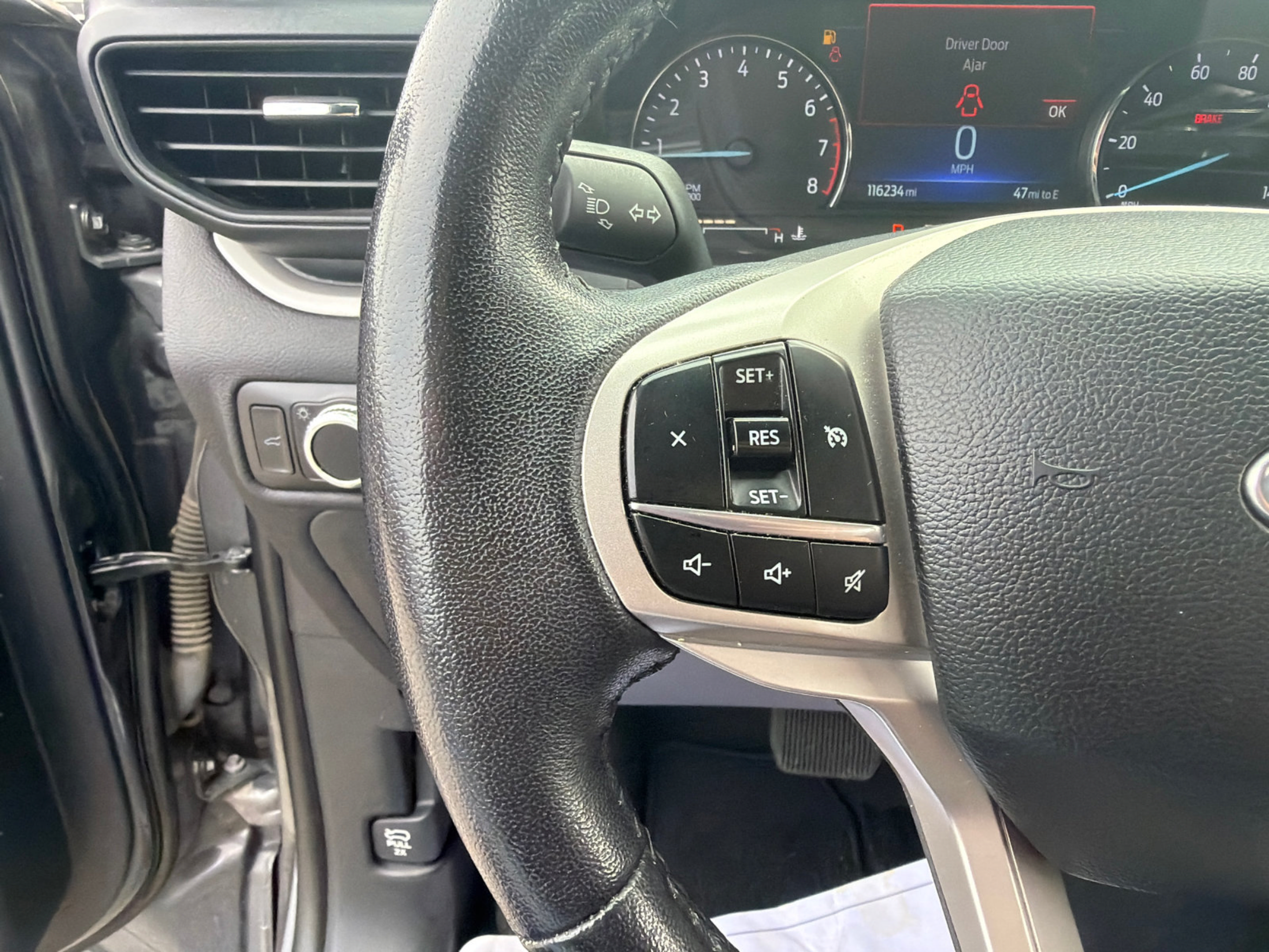 Used 2023 Ford Explorer XLT AWD/4WD image 23