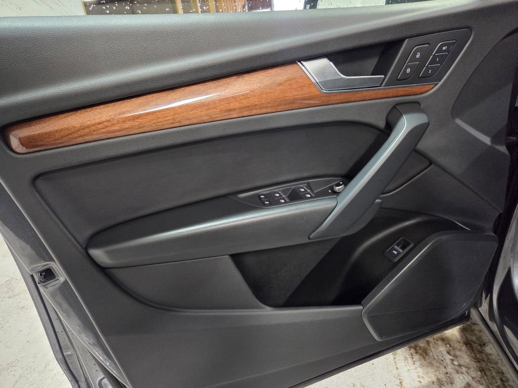 Used 2022 Audi Q5 2.0T Premium w/ Convenience Package AWD/4WD image 13