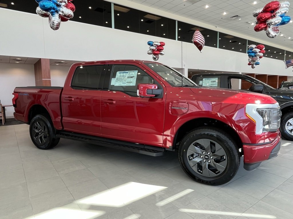 New 2023 Ford F150 Lightning Lariat w/ Tow Technology Package