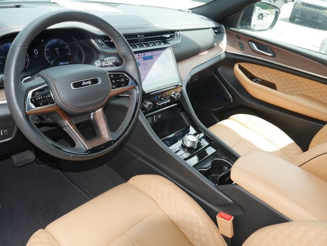 Used 2025 Jeep Grand Cherokee L Summit w/ Advanced Protech Group IV AWD/4WD image 18