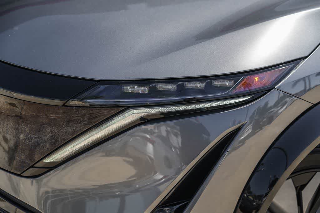 Used 2023 Nissan Ariya FWD video 2