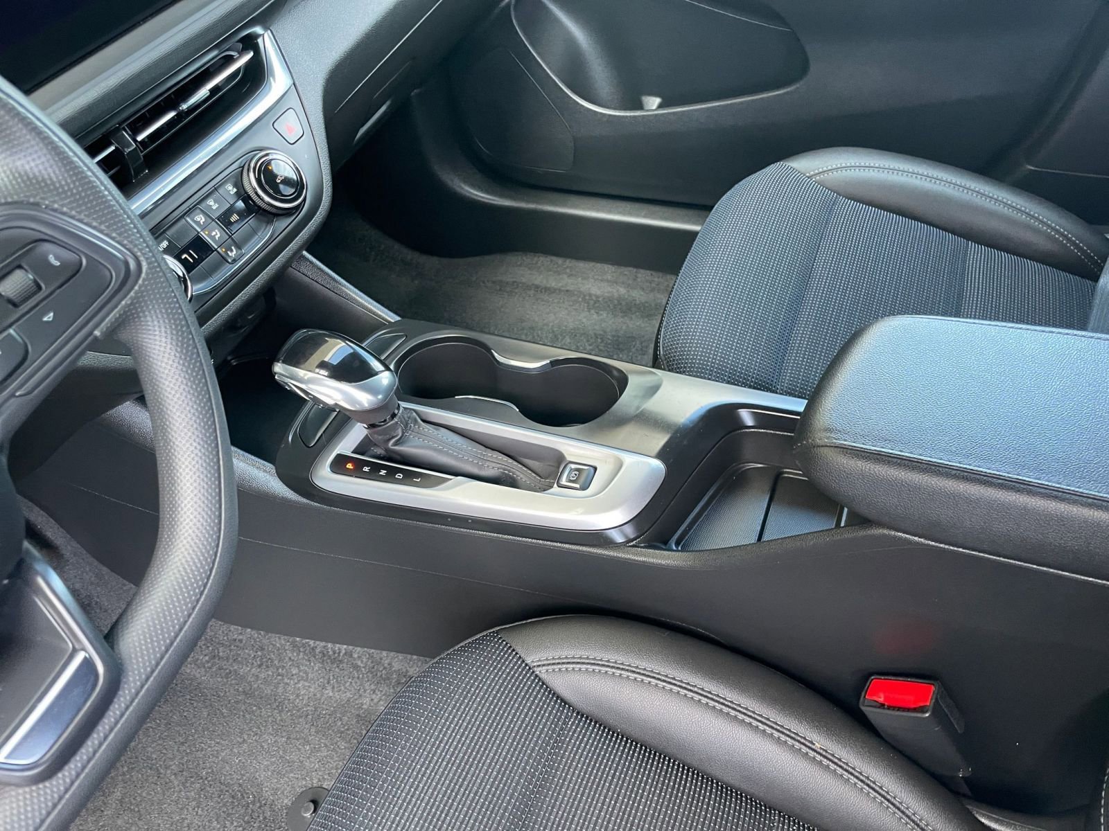 Used 2025 Buick Envista Preferred image 42