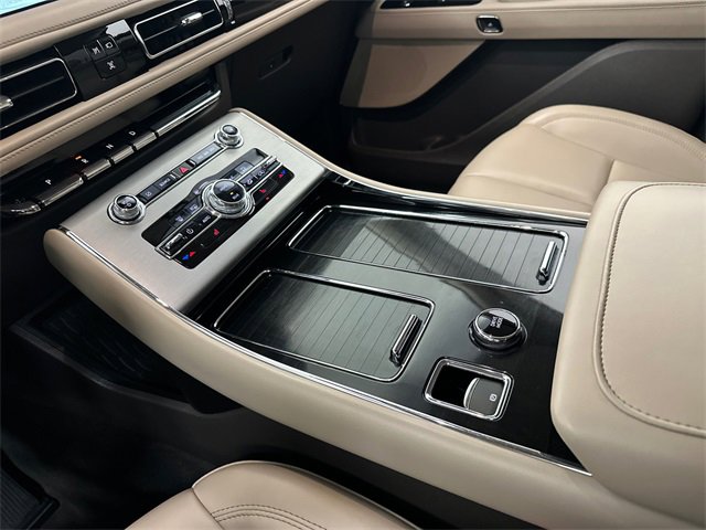 Used 2022 Lincoln Aviator AWD image 31
