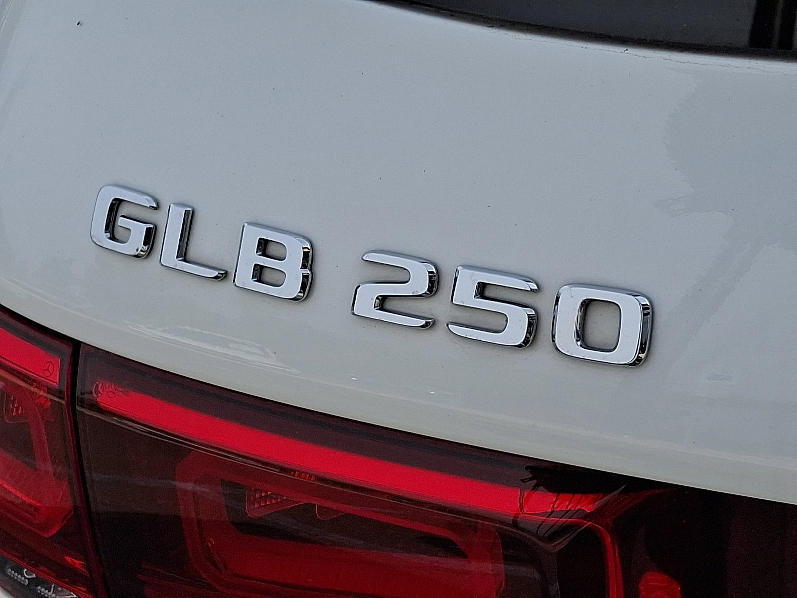 Used 2023 Mercedes-Benz GLB 250 4MATIC image 32