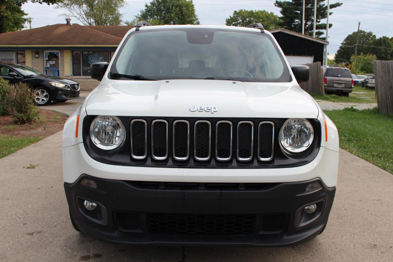 Used 2016 Jeep Renegade Latitude w/ Cold Weather Group FWD image 3