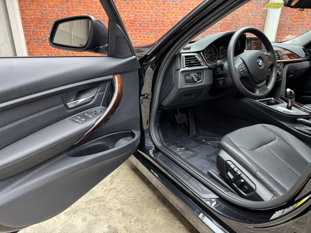 Used 2015 BMW 320i xDrive Sedan AWD/4WD image 10