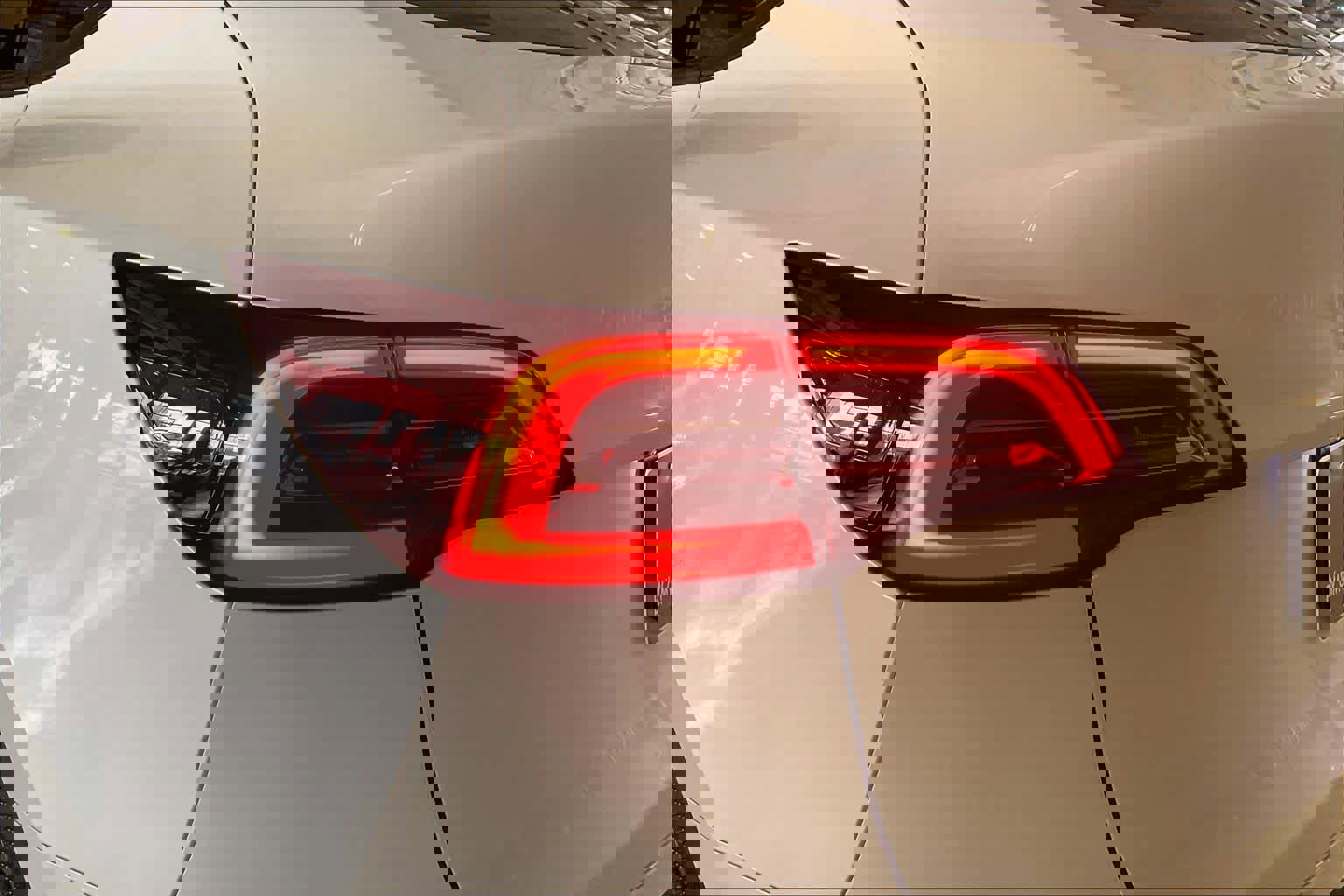 Used 2024 Tesla Model Y Performance image 23