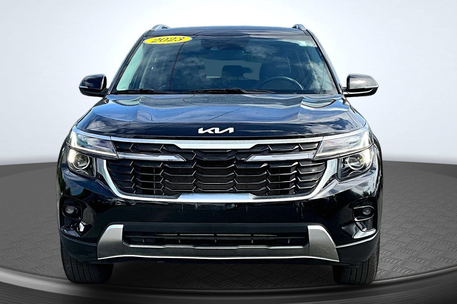 Used 2024 Kia Seltos S AWD/4WD image 2
