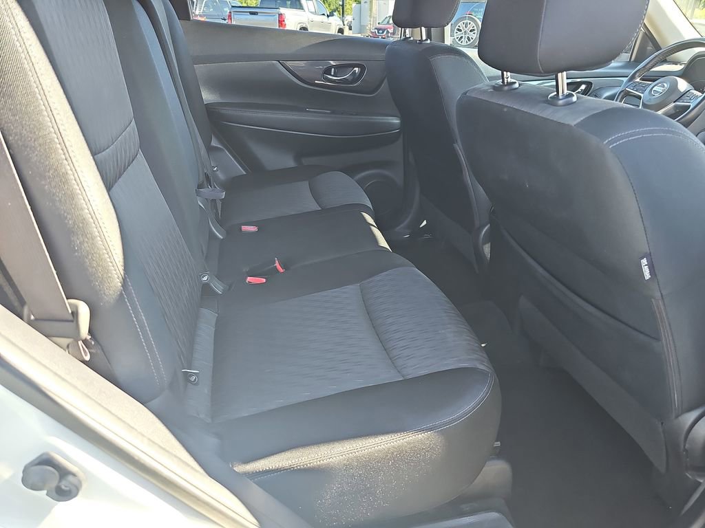 Used 2017 Nissan Rogue SV AWD/4WD image 15