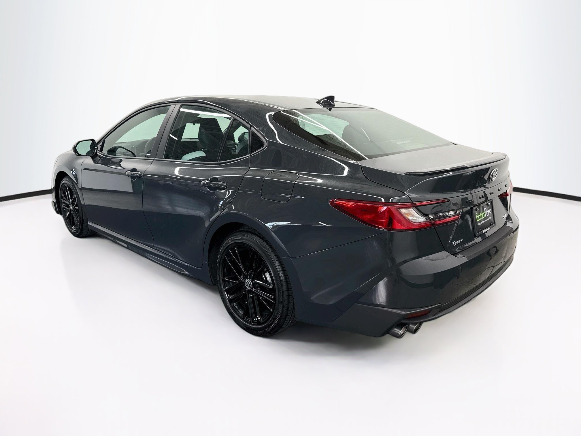 Used 2026 Toyota Camry SE FWD image 5