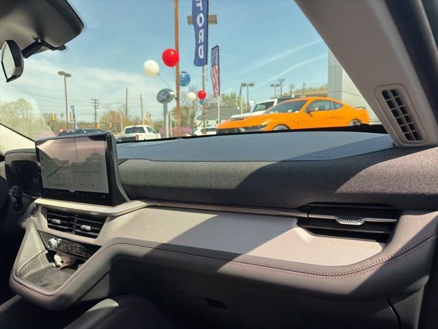 Used 2025 Ford Explorer Active image 11