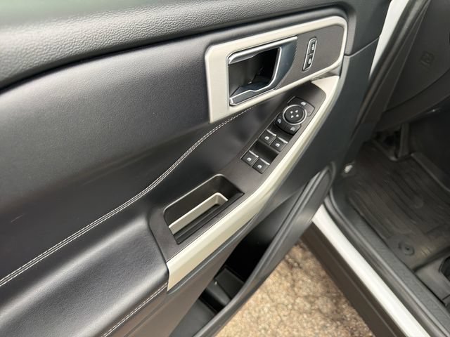 Used 2021 Ford Explorer XLT w/ Equipment Group 202A AWD/4WD image 14