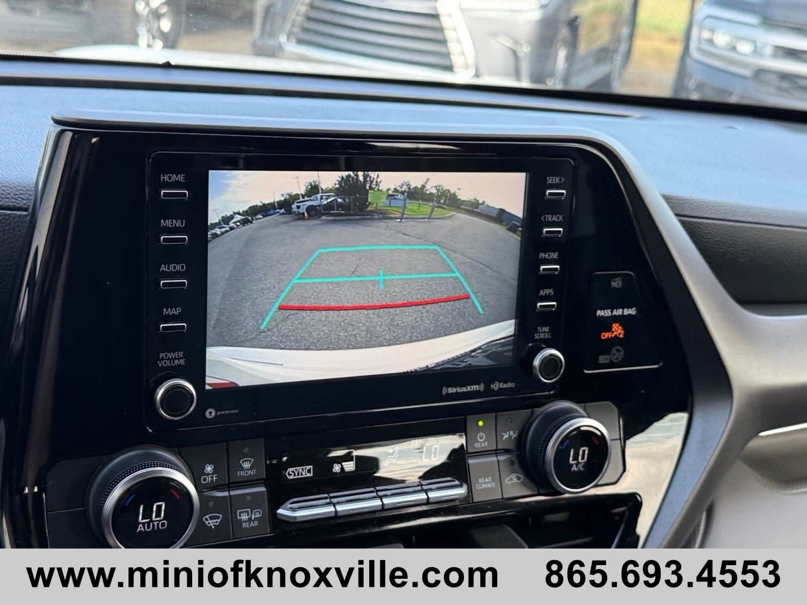 Used 2022 Toyota Highlander LE AWD/4WD image 34