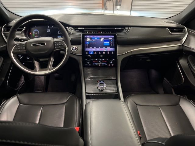 Used 2025 Jeep Grand Cherokee Limited w/ Luxury Tech Group II image 22
