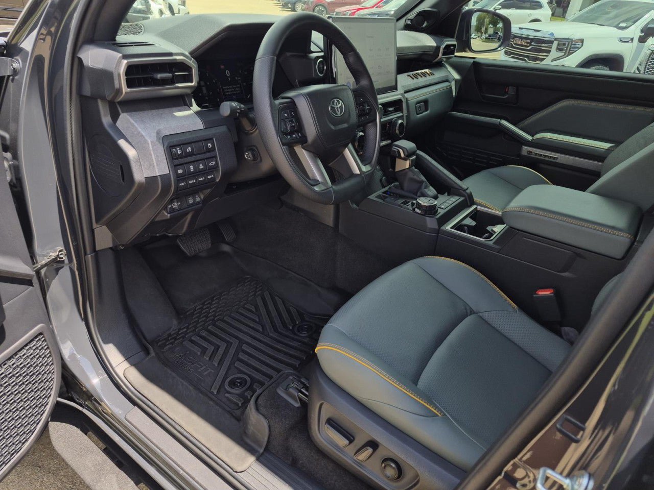 Used 2025 Toyota 4Runner Trailhunter AWD/4WD image 17