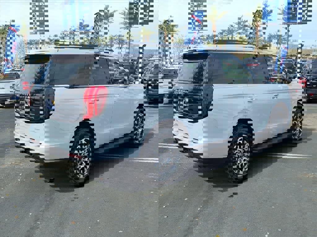 Certified 2025 Ford Expedition Active image 6