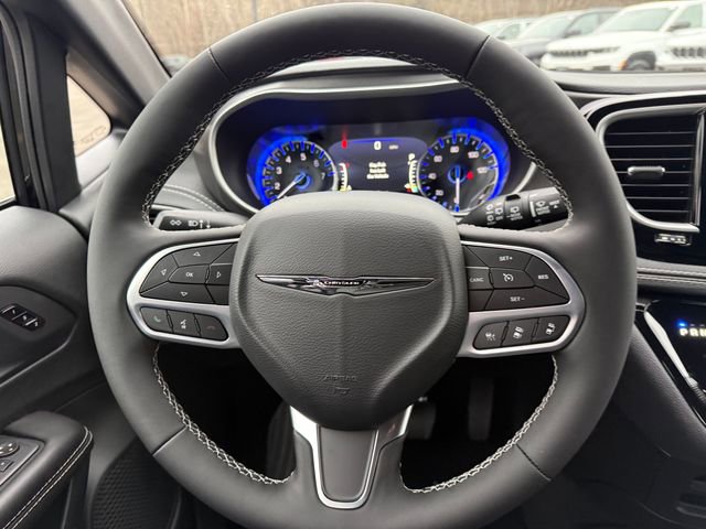 New 2026 Chrysler Pacifica Select image 4