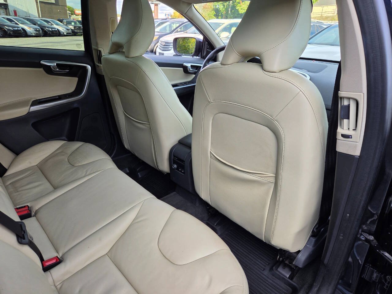 Used 2016 Volvo XC60 T6 Platinum w/ Climate Package AWD/4WD image 32
