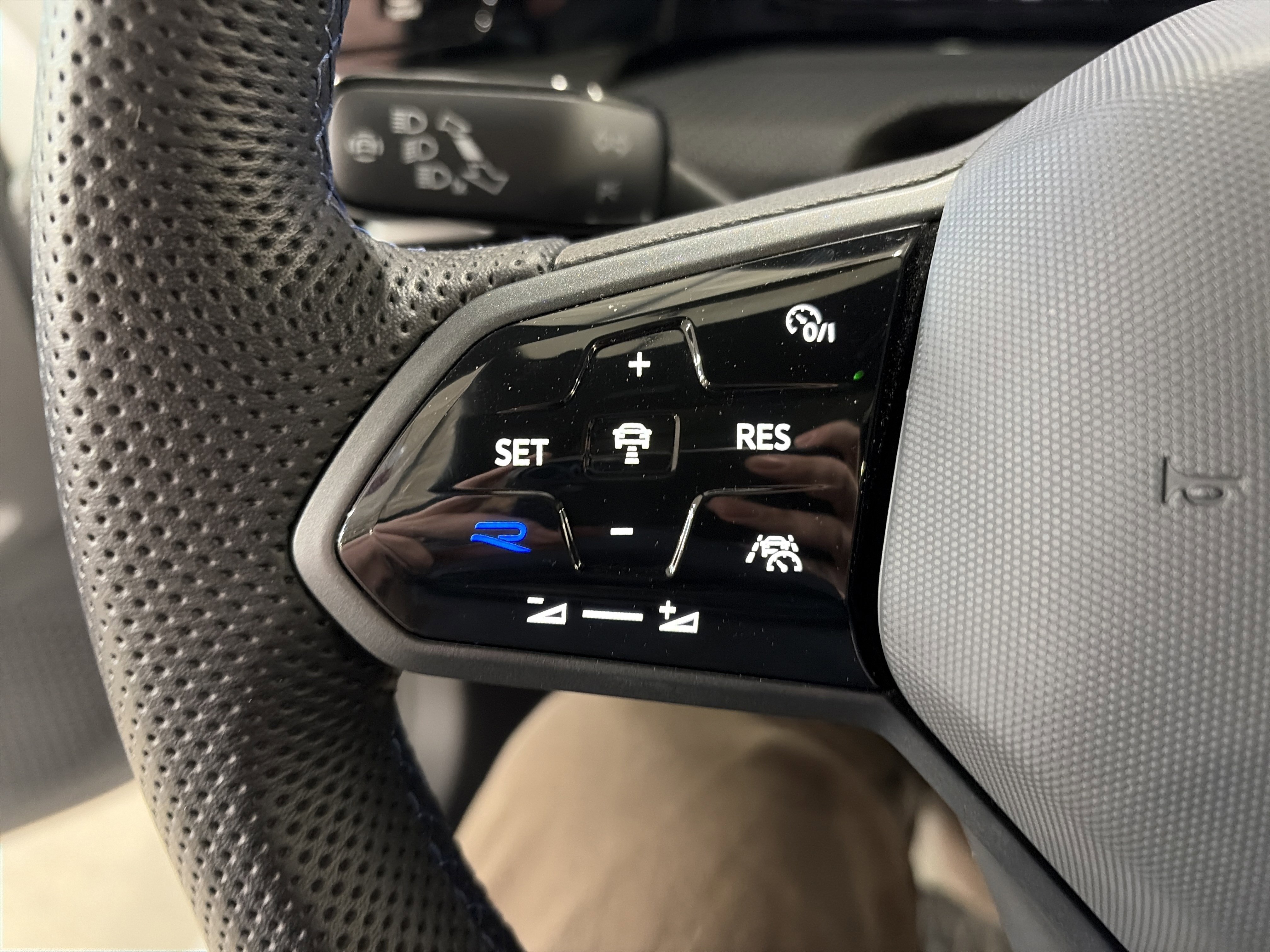 Certified 2024 Volkswagen Golf R image 26