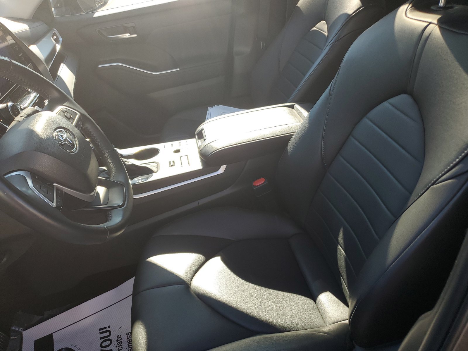 Used 2024 Toyota Highlander XLE AWD/4WD image 17