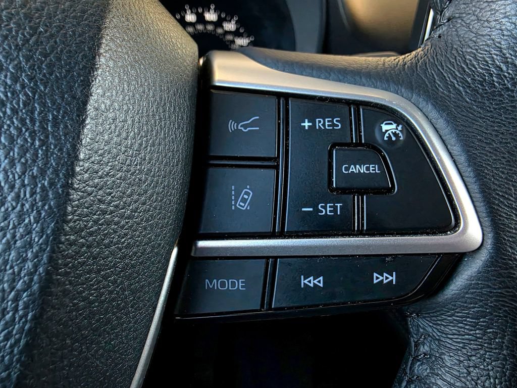 Used 2025 Toyota Sienna XLE FWD image 20