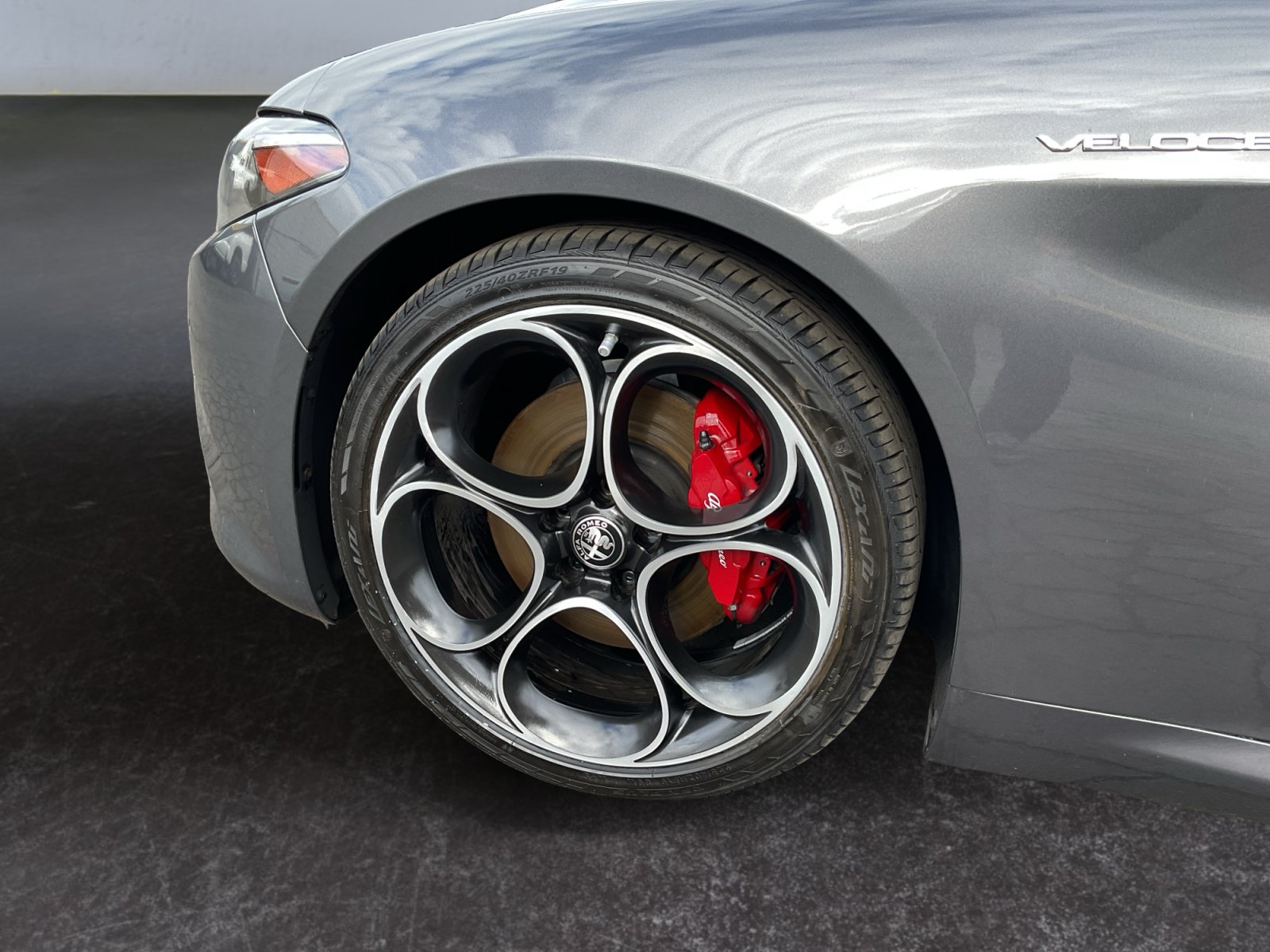 Used 2023 Alfa Romeo Giulia Veloce RWD image 9