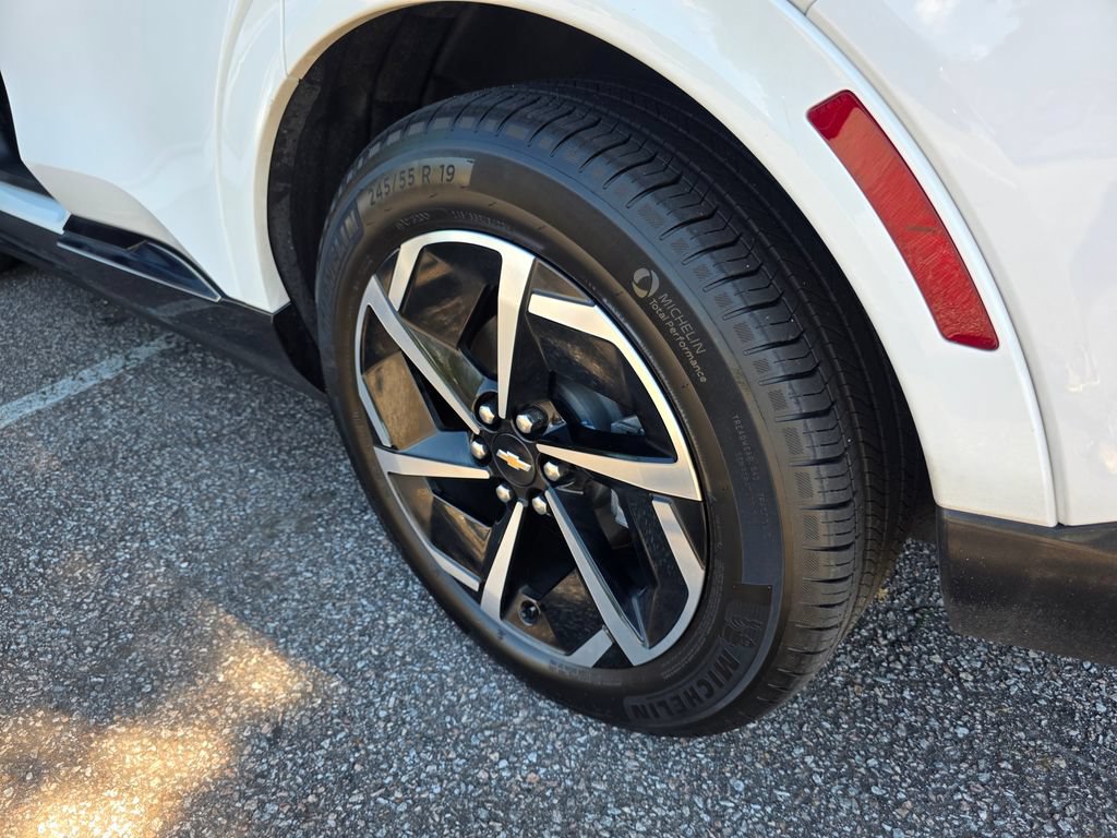 Certified 2024 Chevrolet Equinox EV LT FWD image 30