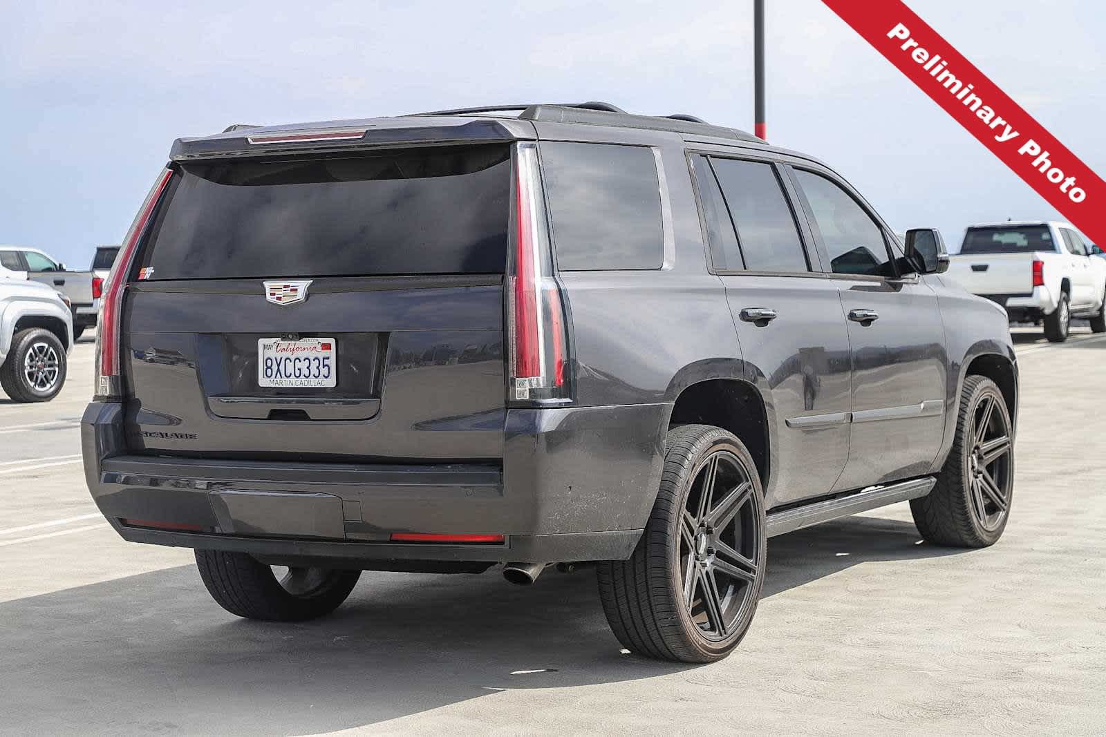 Used 2018 Cadillac Escalade Premium Luxury AWD/4WD image 6