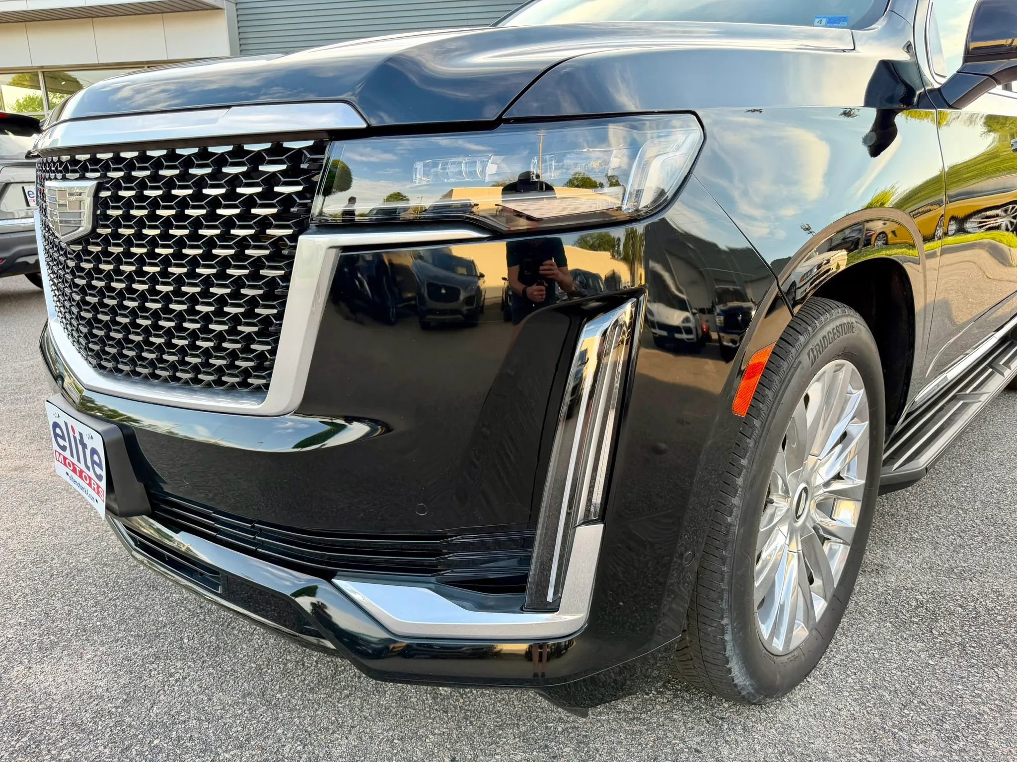 Used 2023 Cadillac Escalade Premium Luxury w/ Performance Package image 13