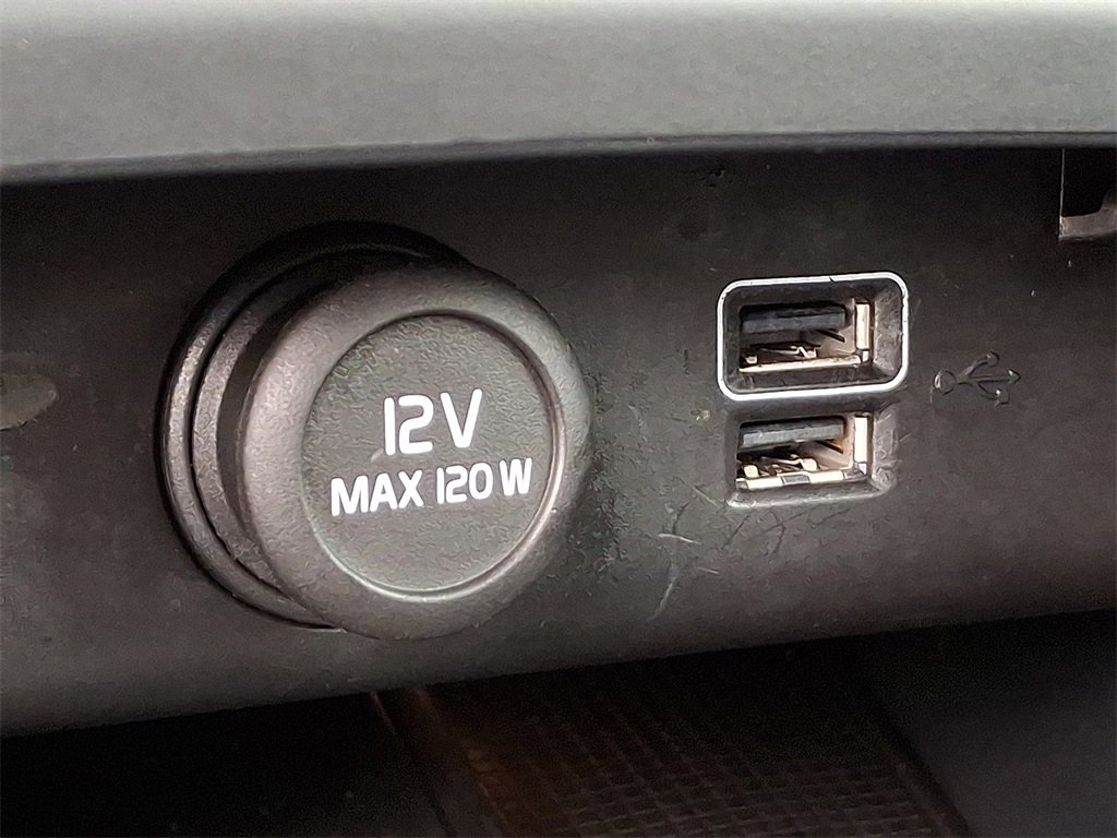 Used 2020 Volvo XC40 T5 R-Design w/ Protection Package Premier image 24