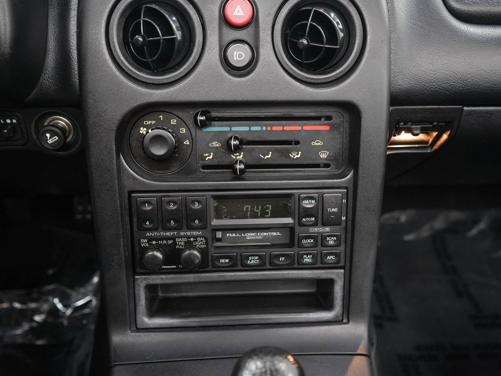 Used 1994 MAZDA MX-5 Miata RWD image 17