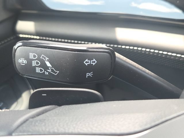 Used 2024 Volkswagen Atlas Cross Sport SE AWD/4WD image 41