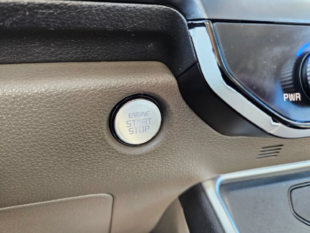 Used 2025 Kia Carnival FWD image 33