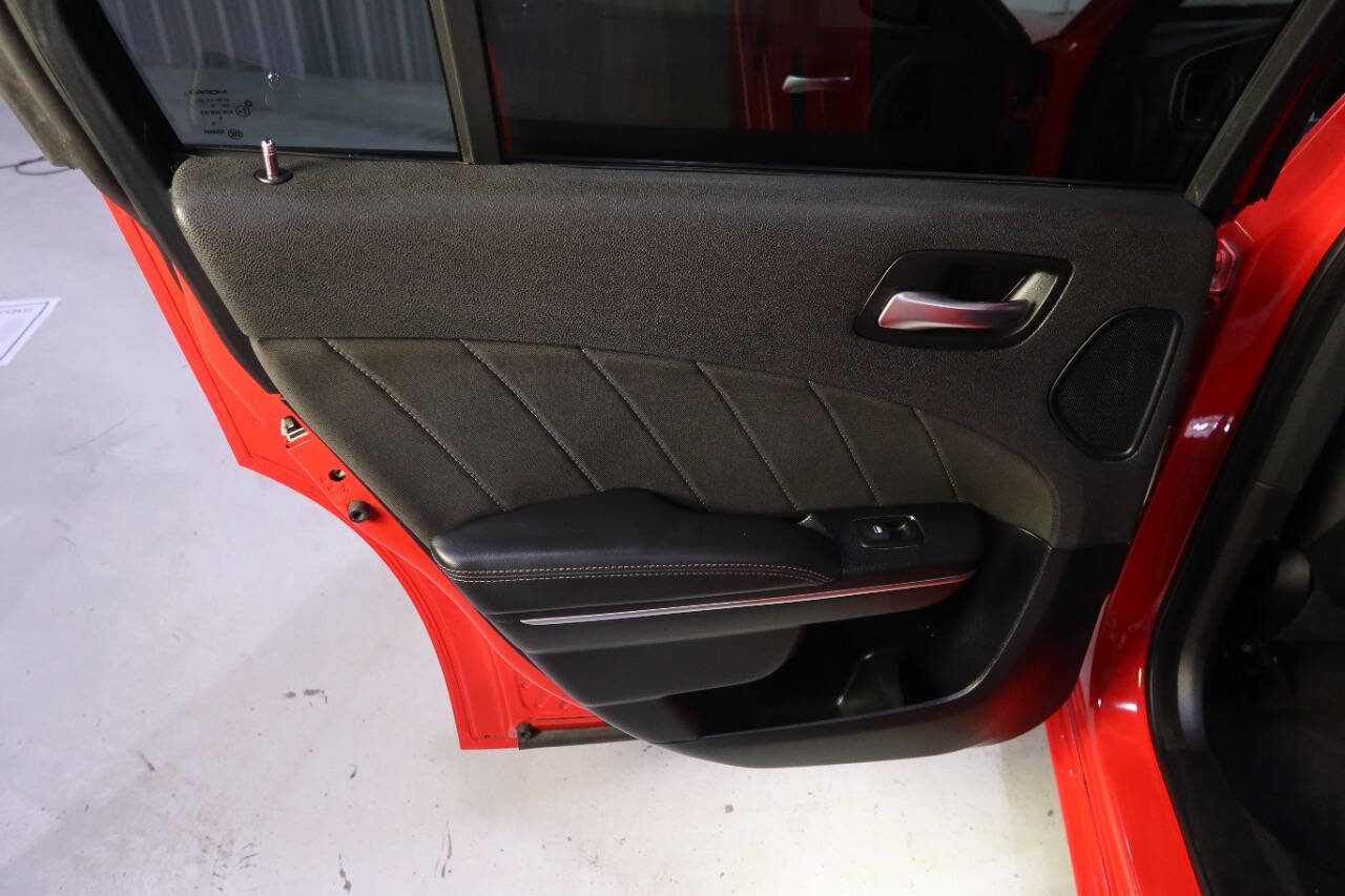 Used 2017 Dodge Charger SXT w/ Rallye Group image 32