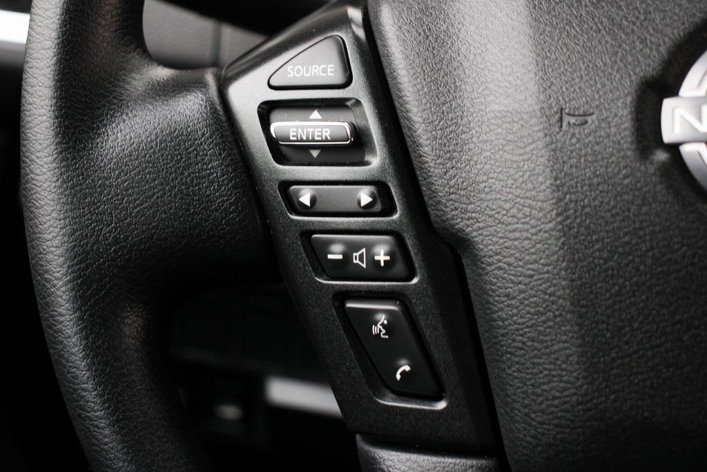 Used 2025 Nissan Frontier SV image 21