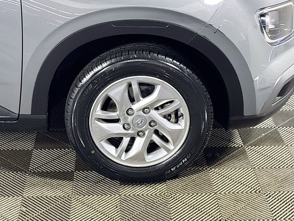 Used 2020 Hyundai Venue SEL image 22