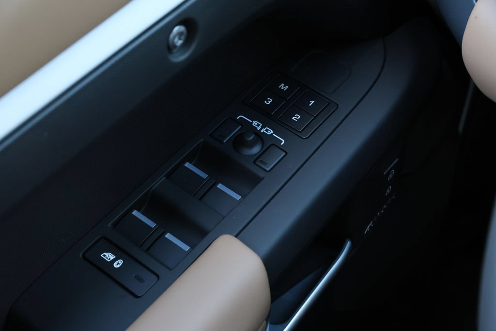 New 2026 Land Rover Defender 130 X-Dynamic SE AWD/4WD image 20