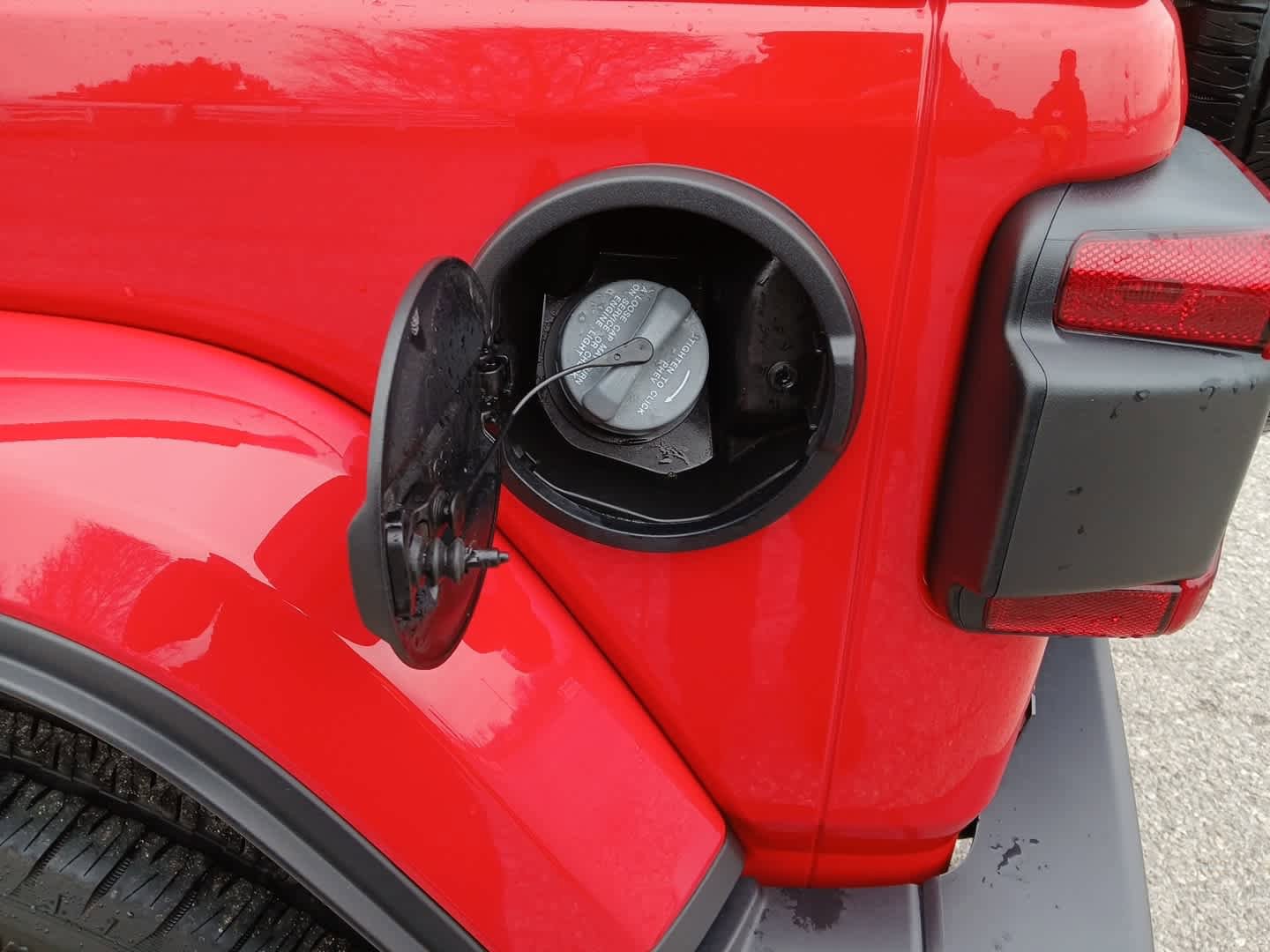 Used 2025 Jeep Wrangler Sahara image 15