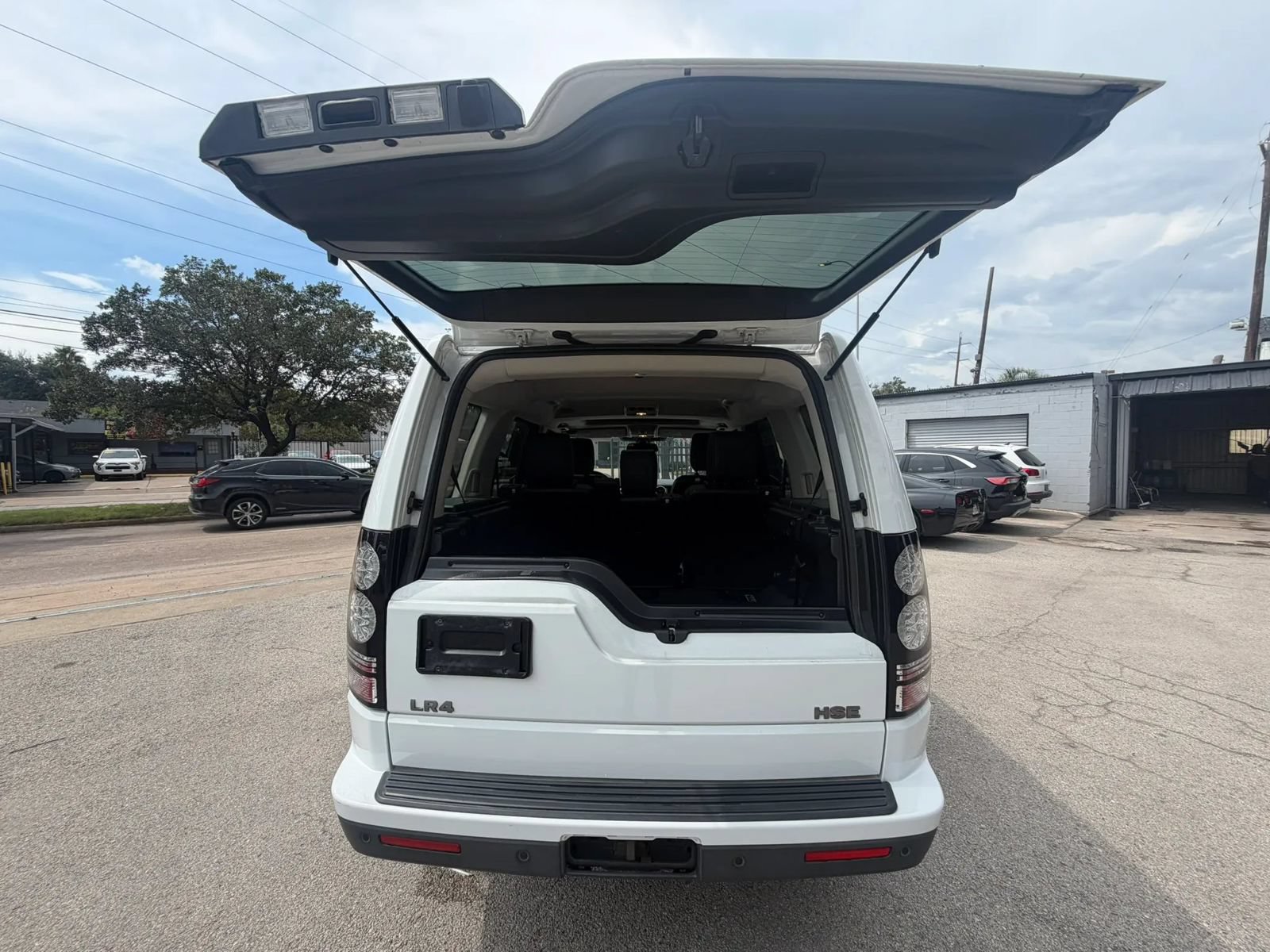 Used 2014 Land Rover LR4 HSE AWD/4WD image 30