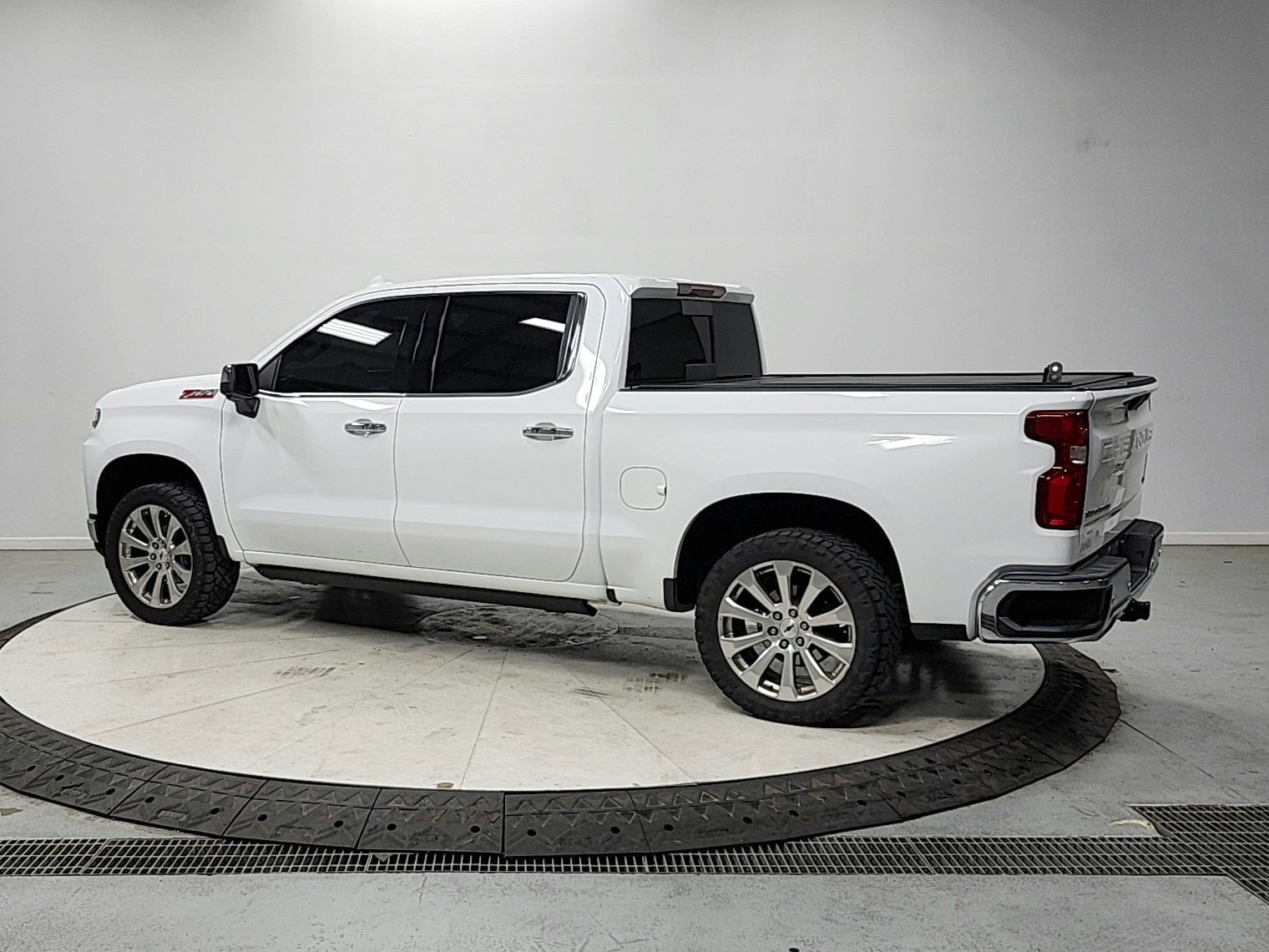 Used 2020 Chevrolet Silverado 1500 LTZ w/ LTZ Convenience Package image 5