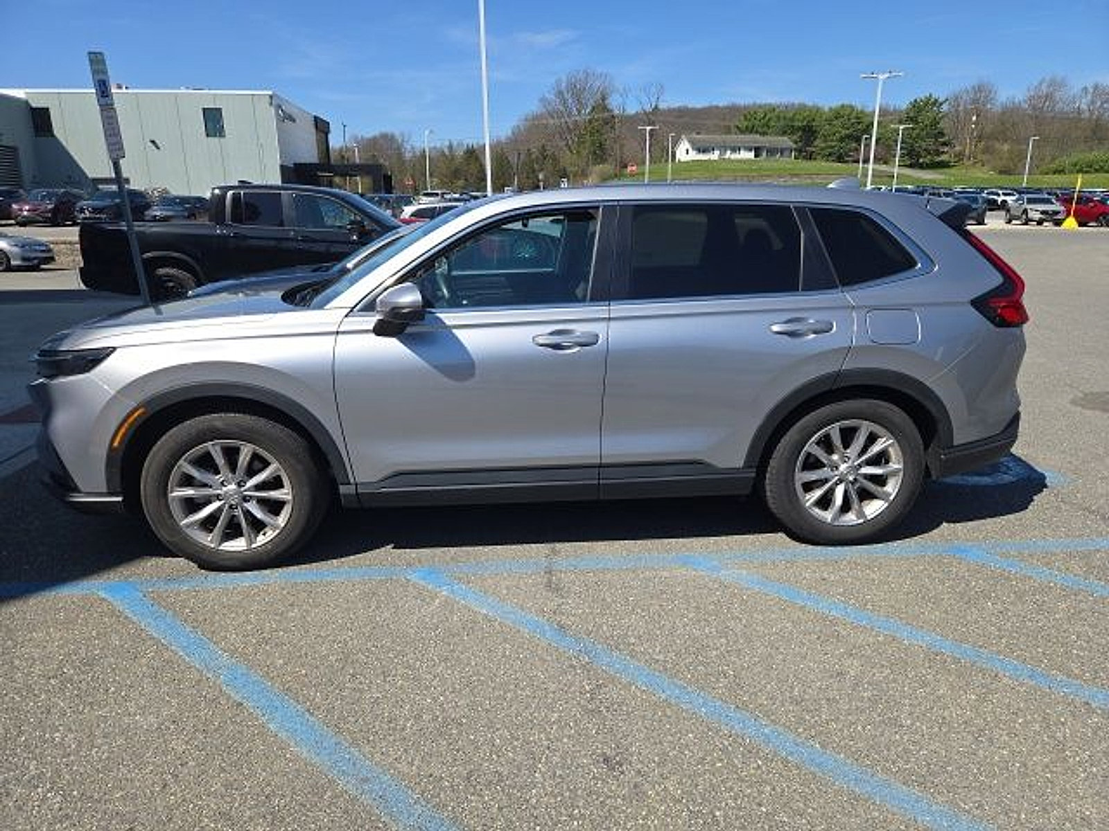Used 2023 Honda CR-V EX image 3