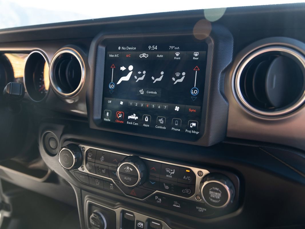 Used 2020 Jeep Gladiator Rubicon w/ Uconnect 4C Nav & Sound Group image 27