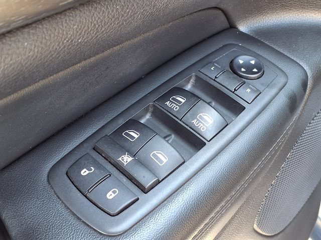 Used 2018 Jeep Grand Cherokee Altitude AWD/4WD image 4