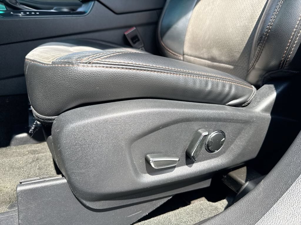 Used 2017 Ford Explorer XLT w/ Equipment Group 202A FWD image 12
