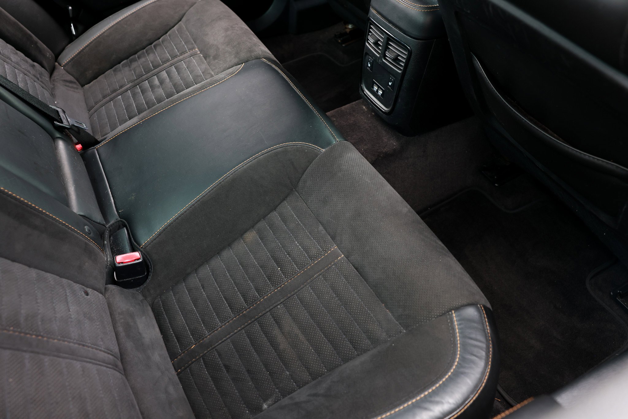 Used 2018 Dodge Charger R/T RWD image 16